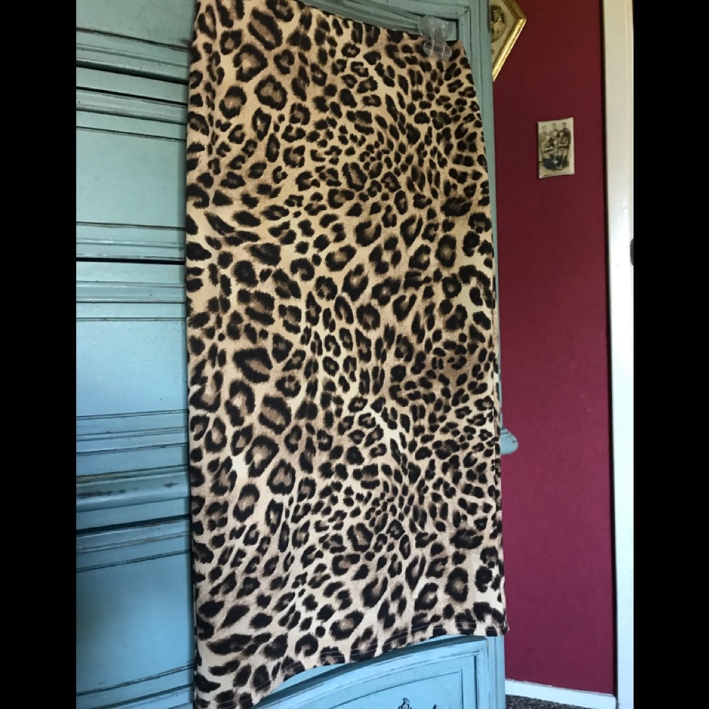 Leopard print pencil midi skirt